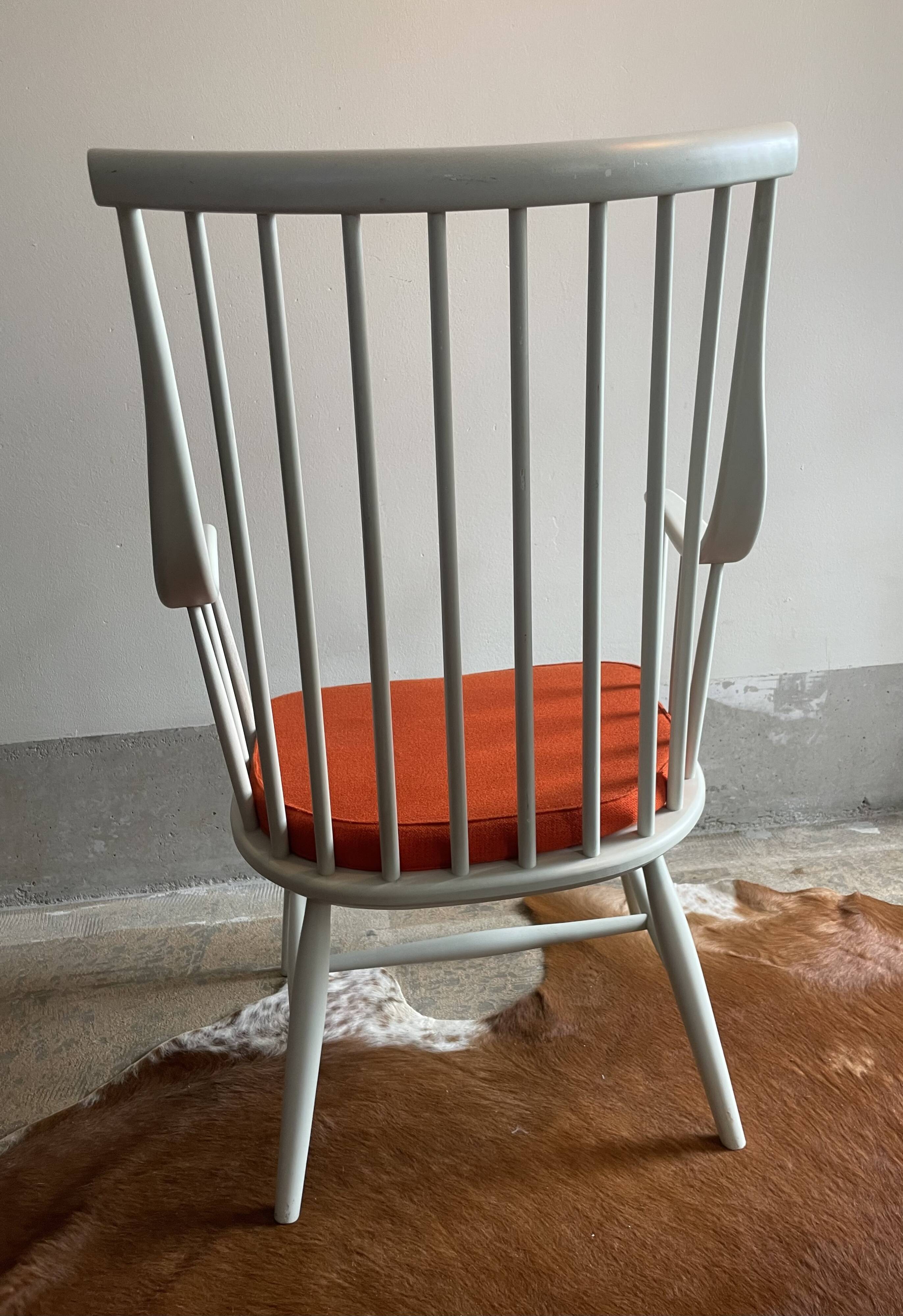 White and orange Nesto chair, model Grandessa by Lena Larson for Pastoe