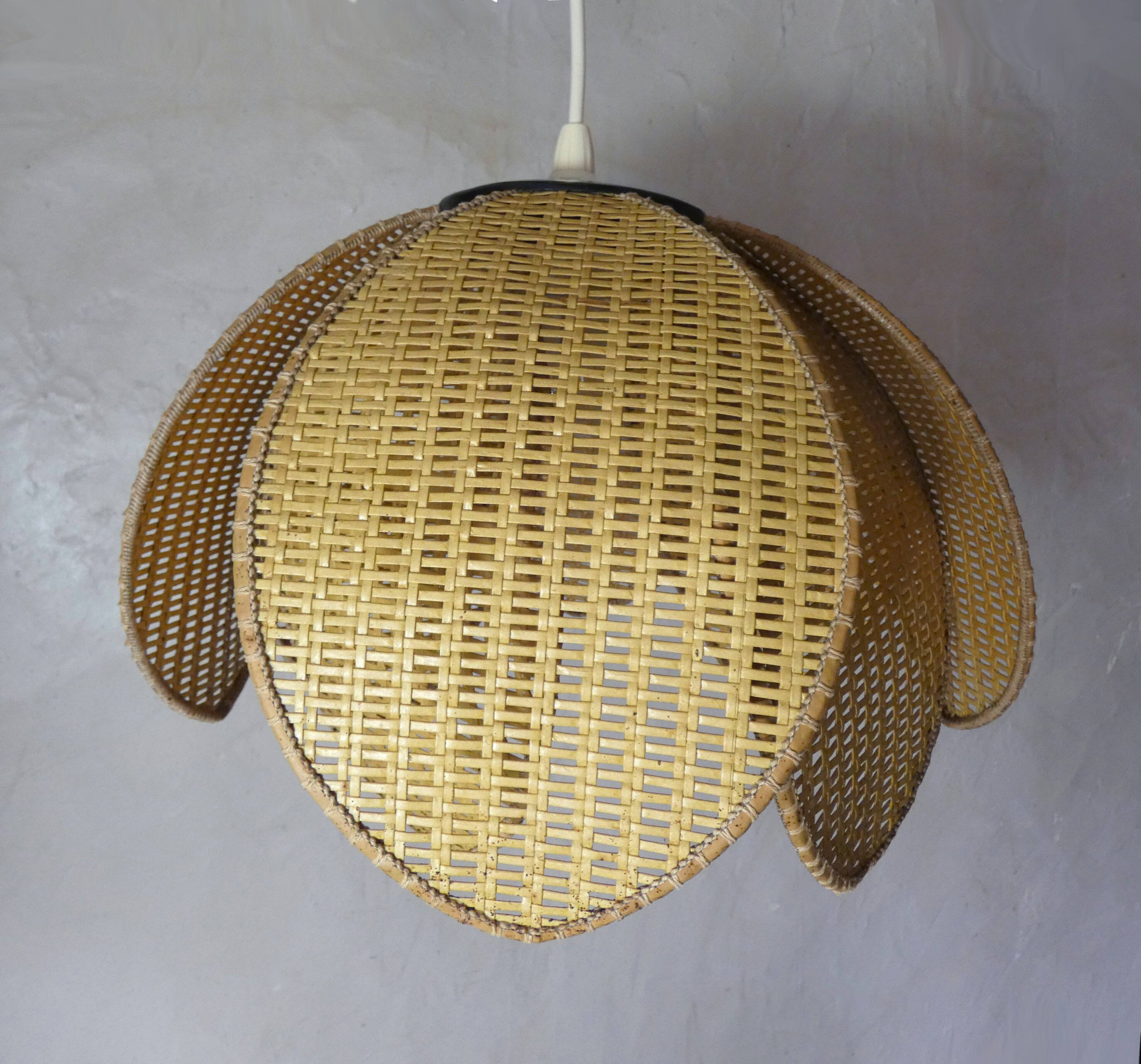 Vintage floral rattan pendant light