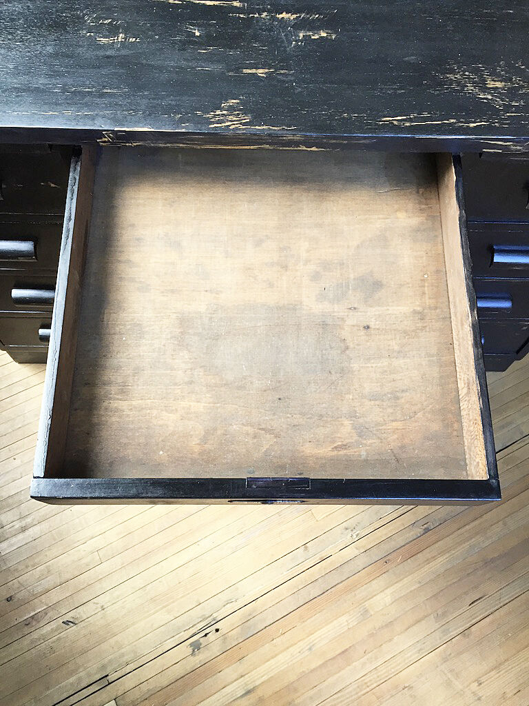 Bureau de notaire noir