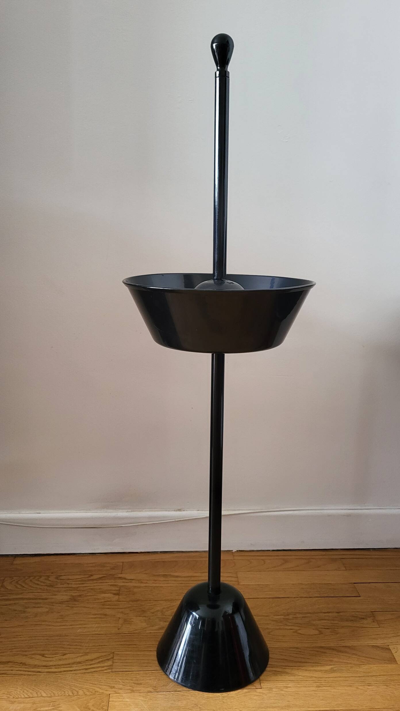 Black “Servofumo” ashtray by Zanotta Achille and Pier Castiglioni 1960 Italy Vintage