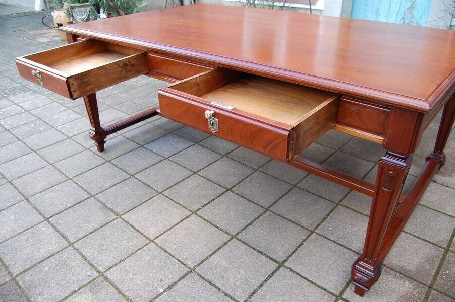 Très grand bureau d'époque Napoléon III en acajou du 19e siècle