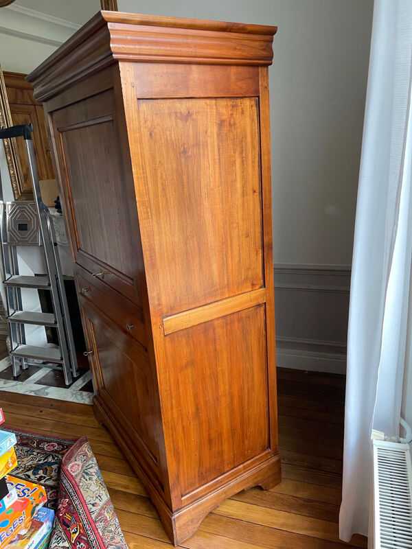 Armoire homme debout