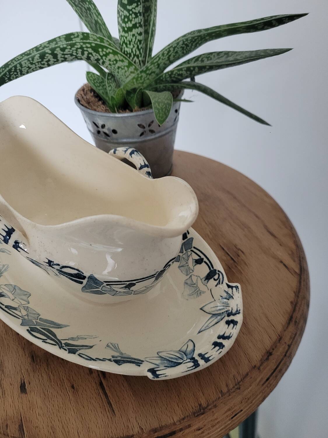 Sauce boat Pétrus Sarreguemines and Digoin