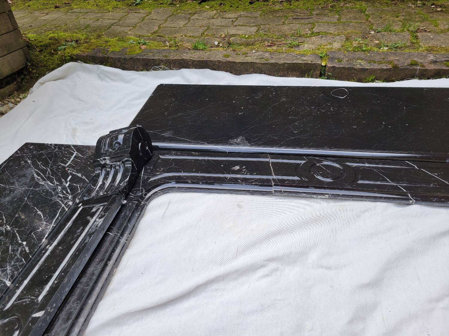 Pompadour fireplace with black marble modillions