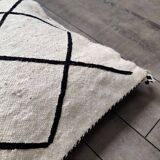 Coussin berbère noir et blanc kilim
