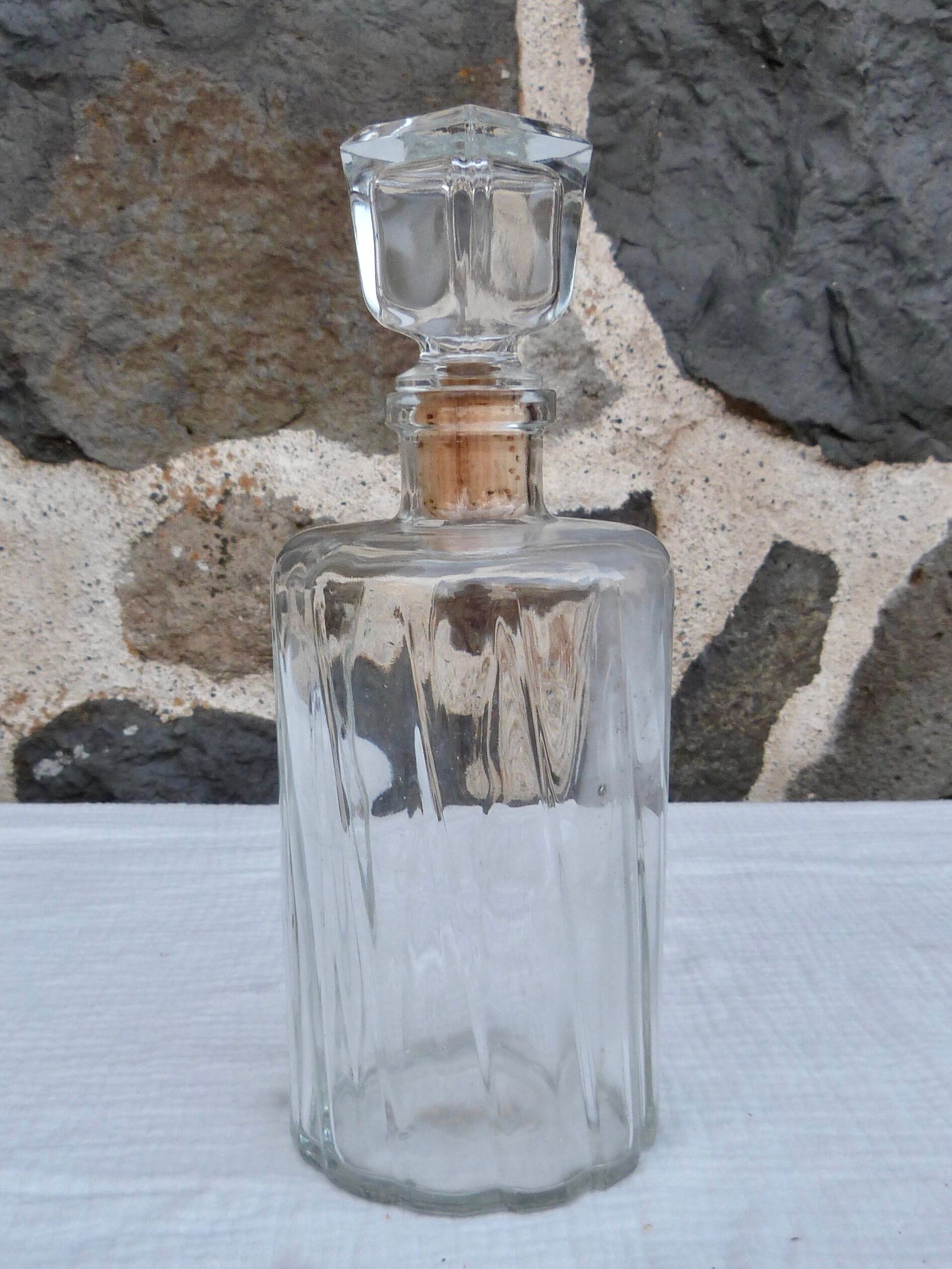 Glass whisky decanter
