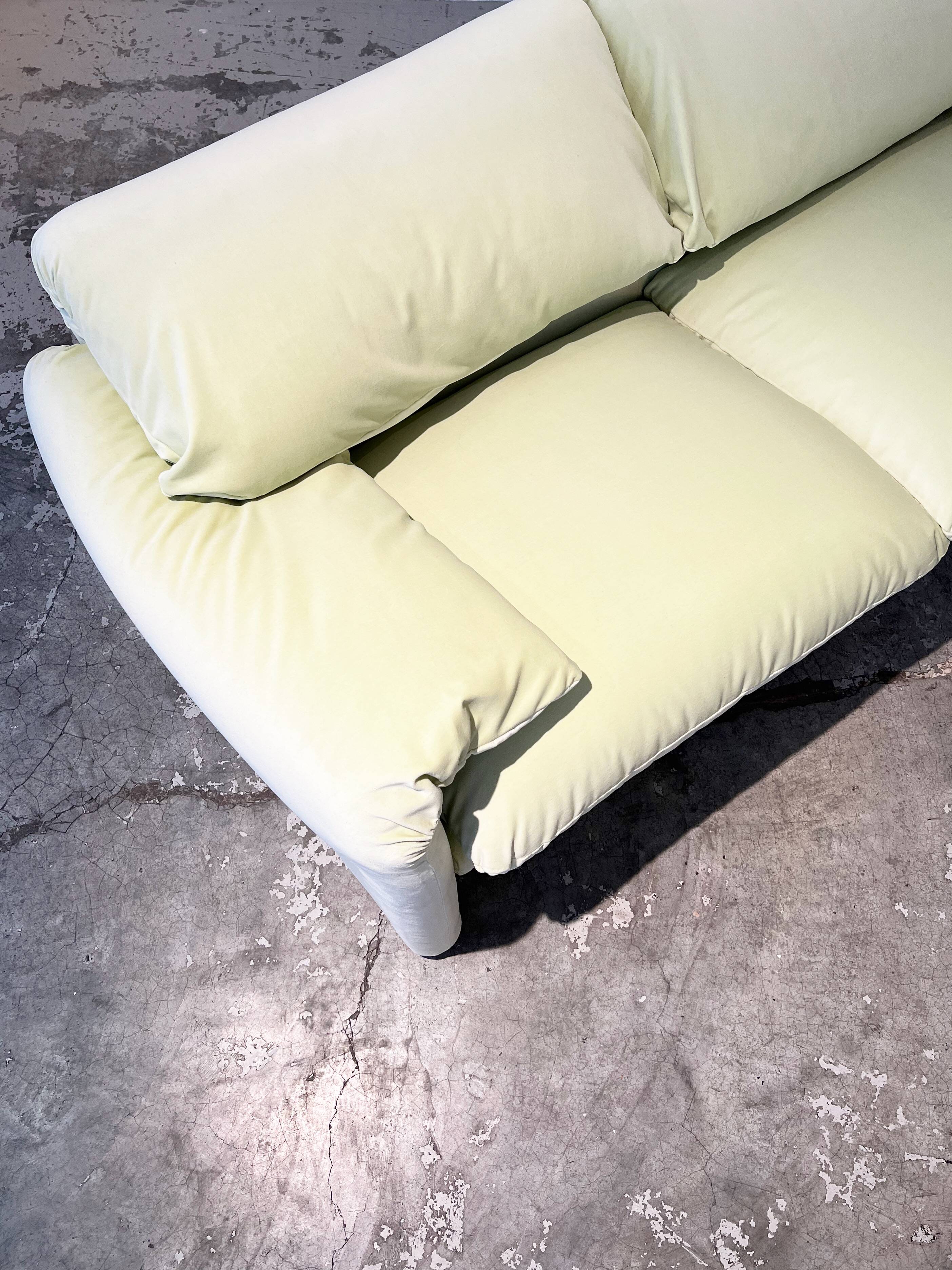 Maralunga 3-seater sofa by Vico Magistretti for Cassina Italy 1973