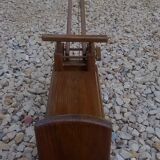 Jouet grue en bois