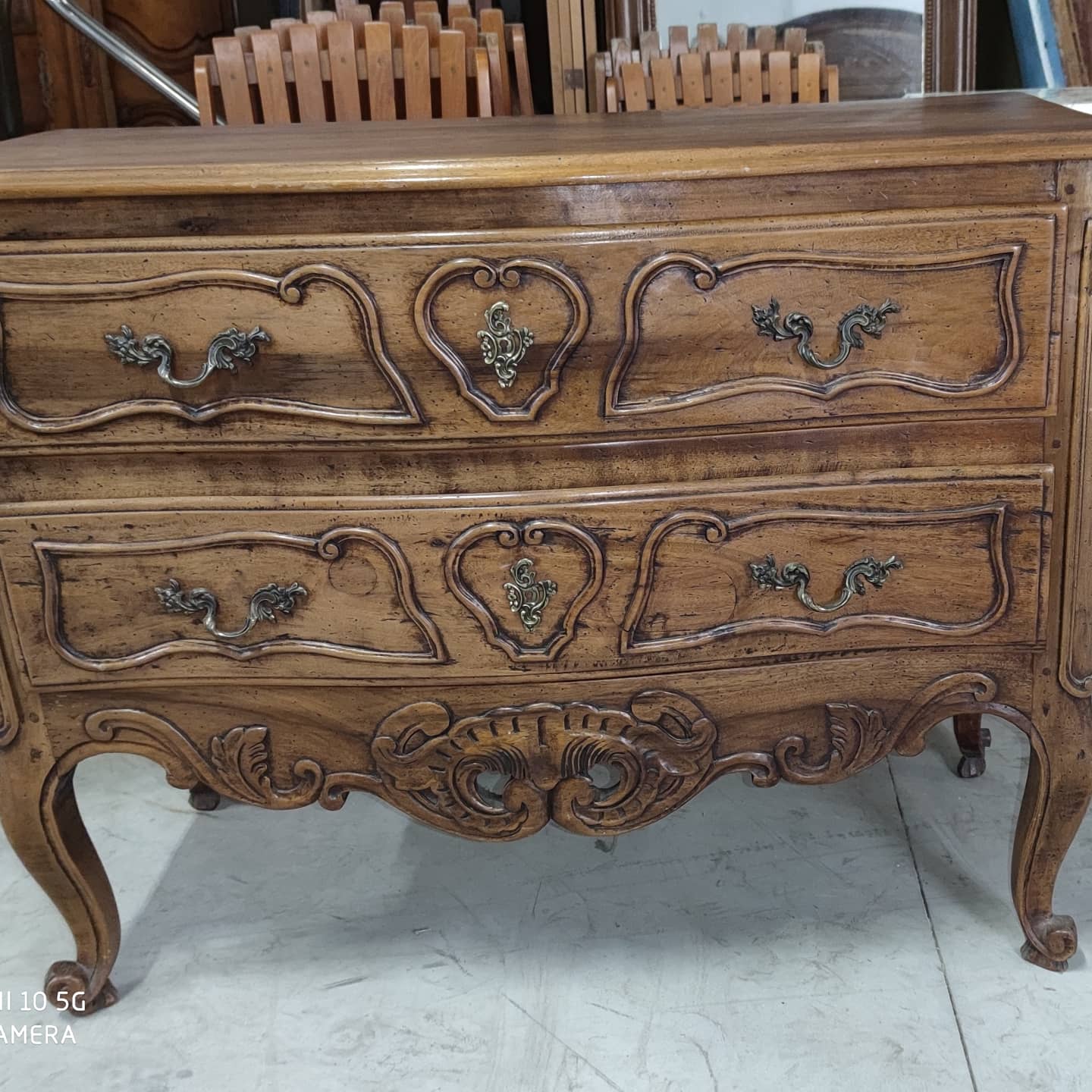 Provençal-style alder commode