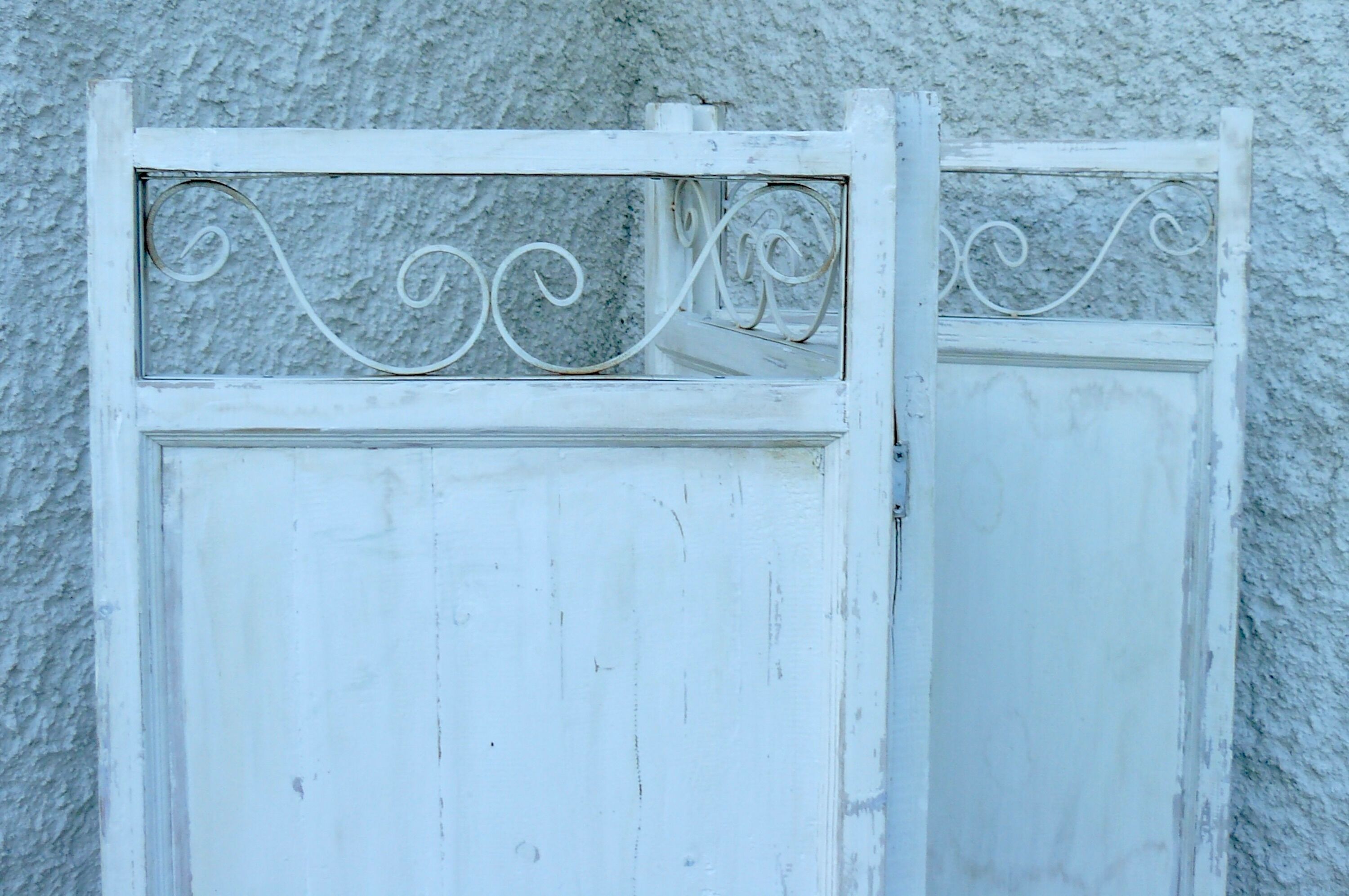 3-panel screen in wood and white painted metal vintage 1970