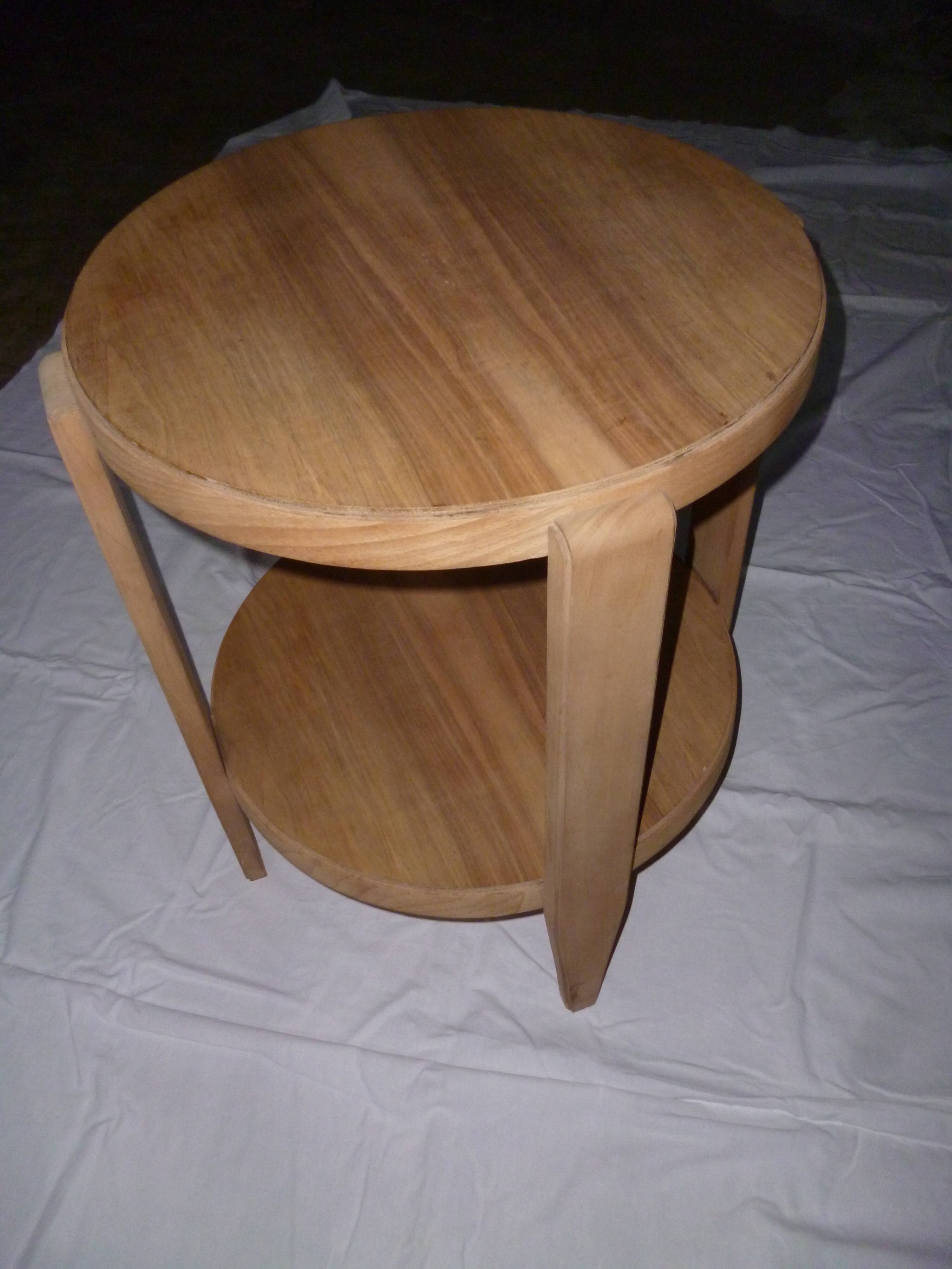 Round pedestal table years 40