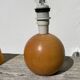 Lampe boule en bois tourné jaune 1980