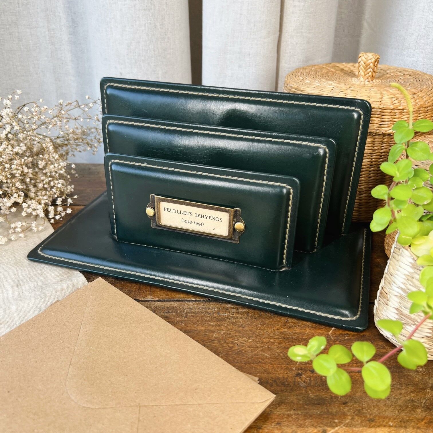 Range-courrier en cuir