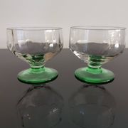 2 coupes à champagne facettées à pieds vert, années 30