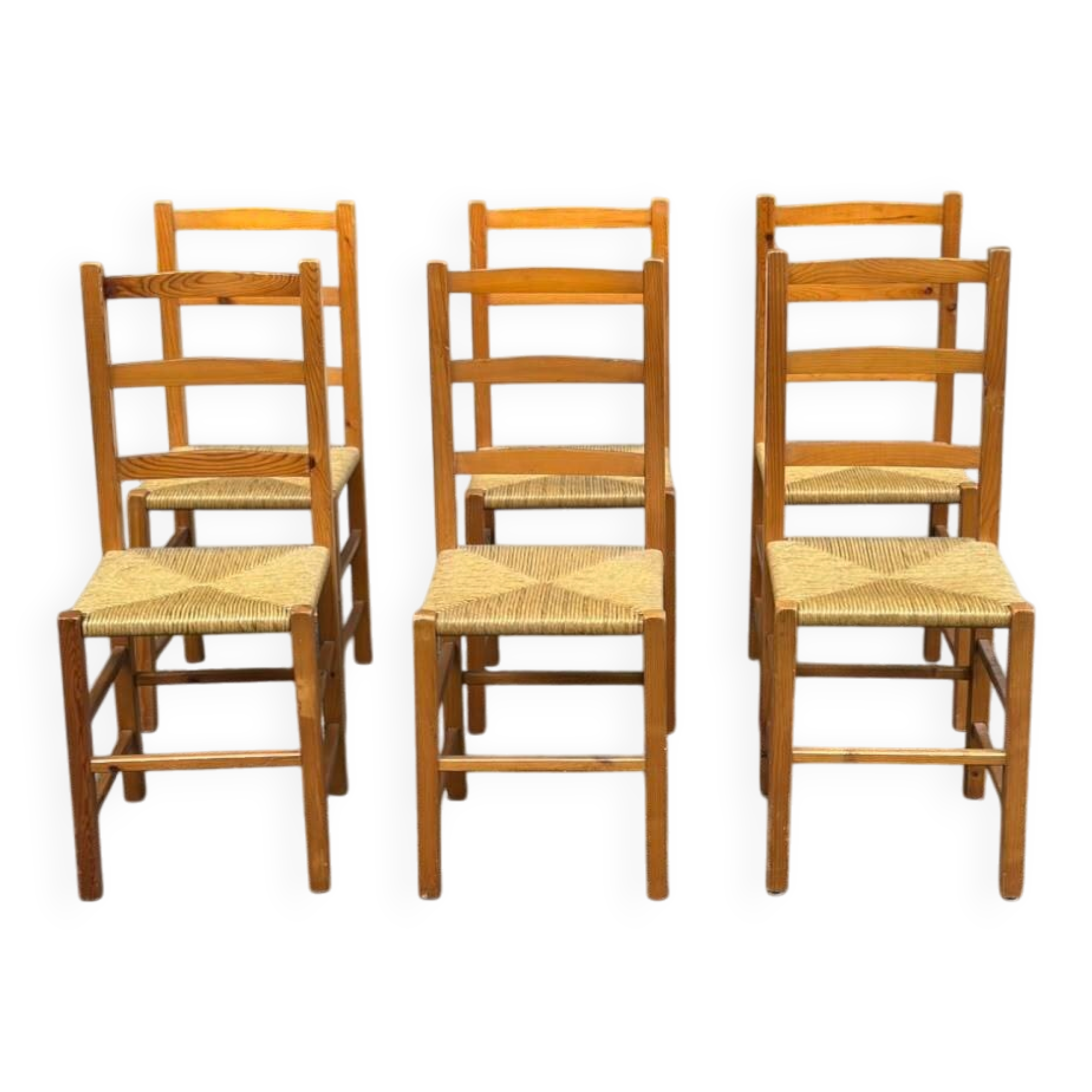 Set of 6 brutalist style chairs in solid pine and woven straw from the 1970s.