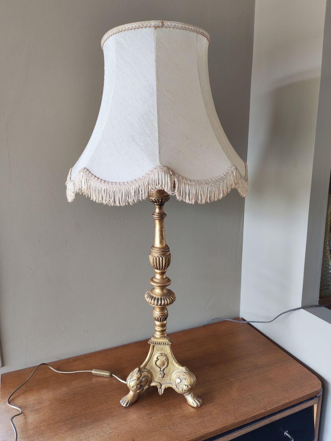 Golden wooden lamp base