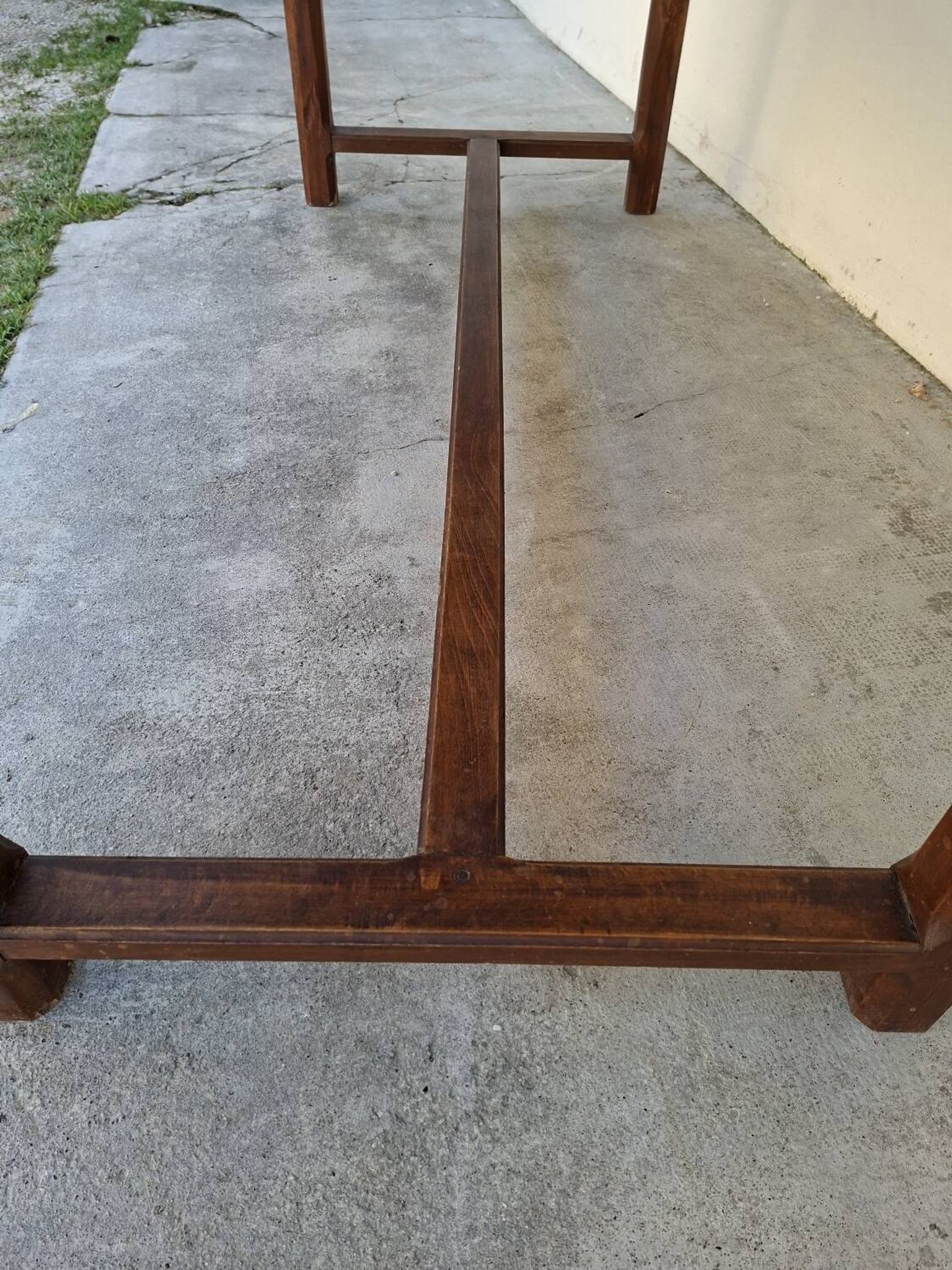 Rustic monastery farmhouse table, antique, 19th century, made of walnut.