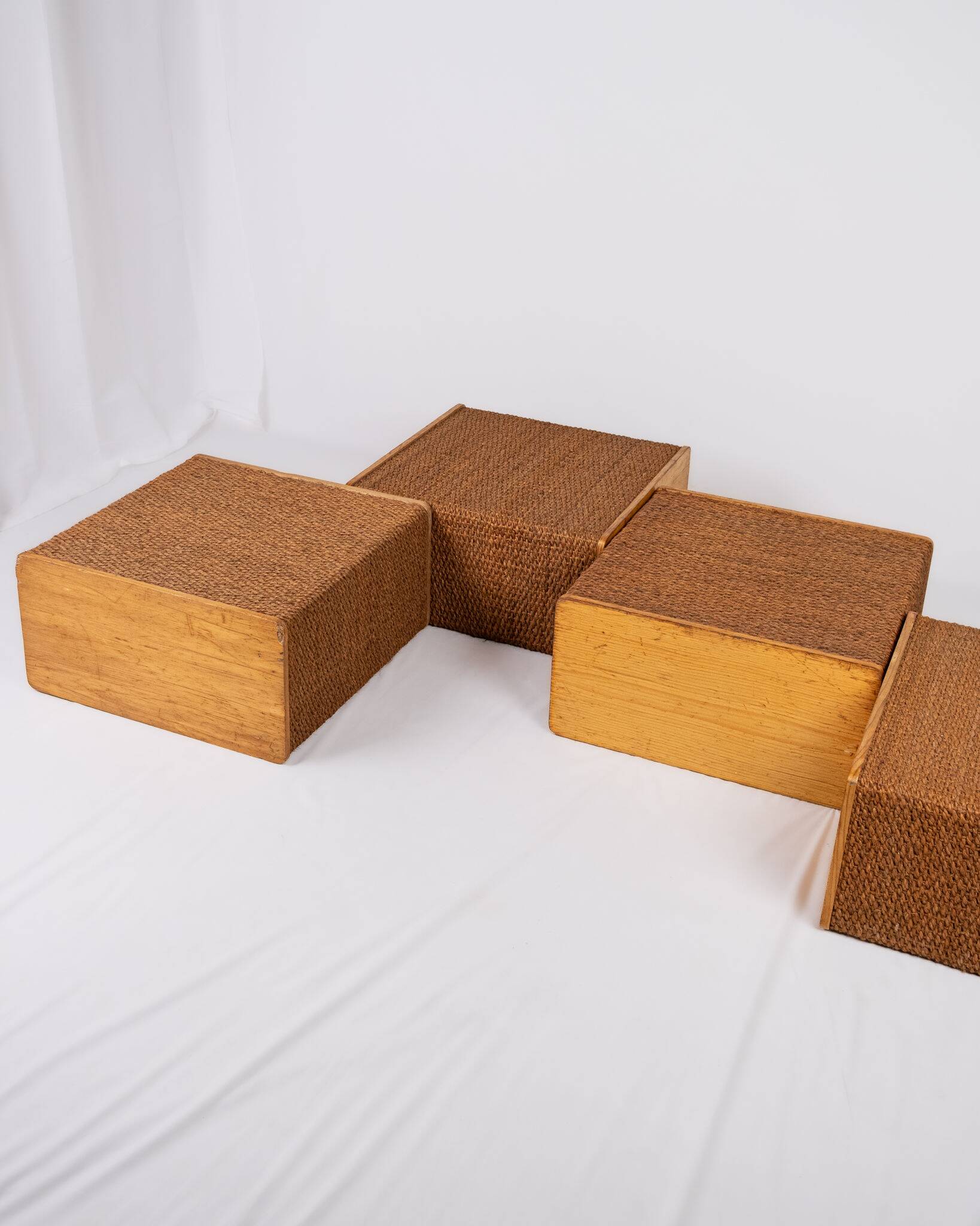 Series of 4 low tables made of cord and pine, France, 1980s.