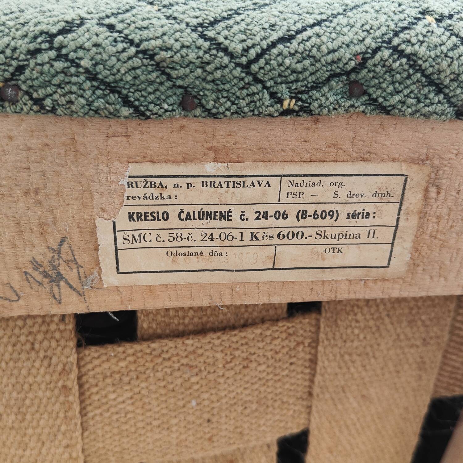 Paire de fauteuils Halabala vert par Druzba Bratislava B-609 année 59