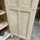 Armoire patinée en bois brut