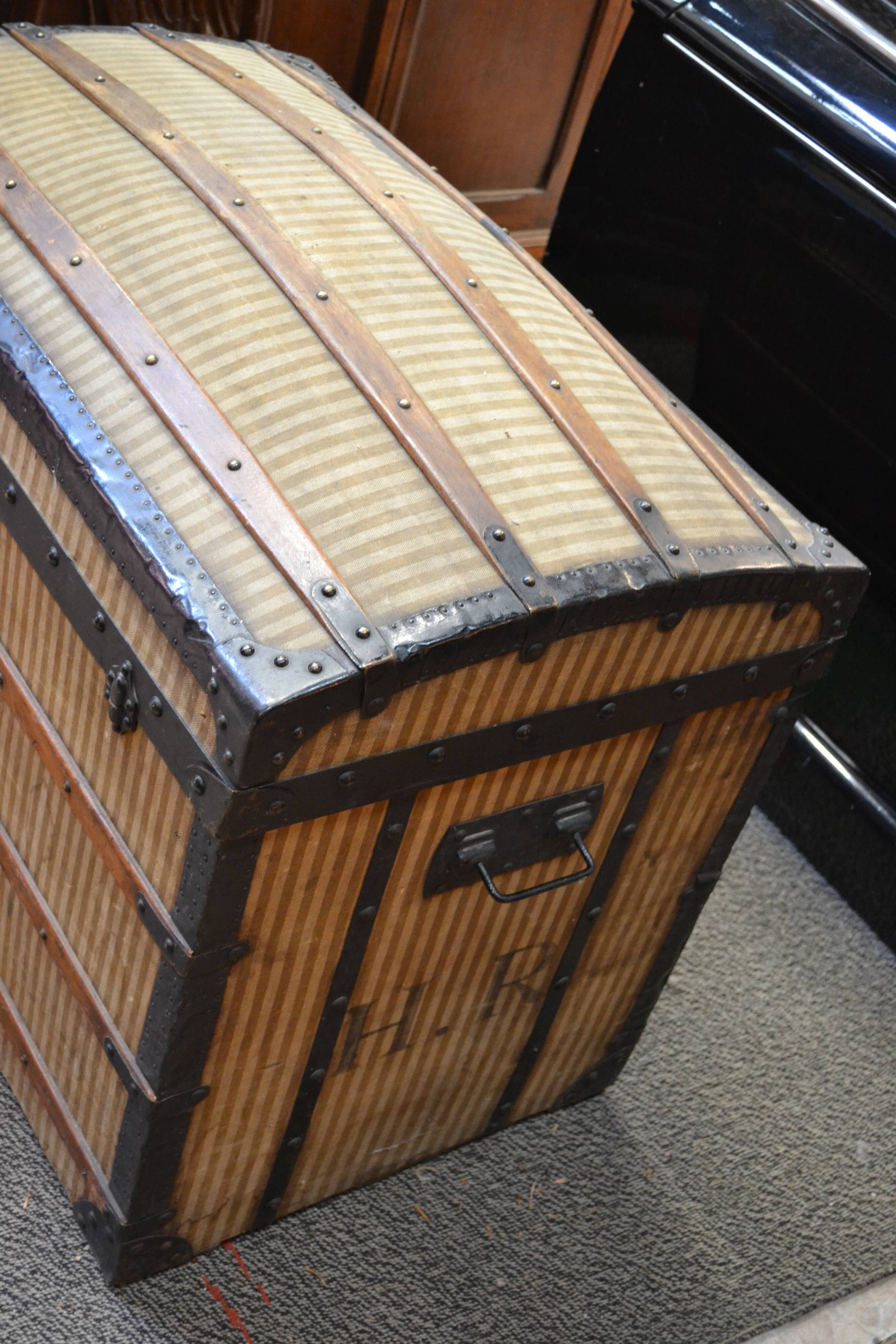 Travel trunk