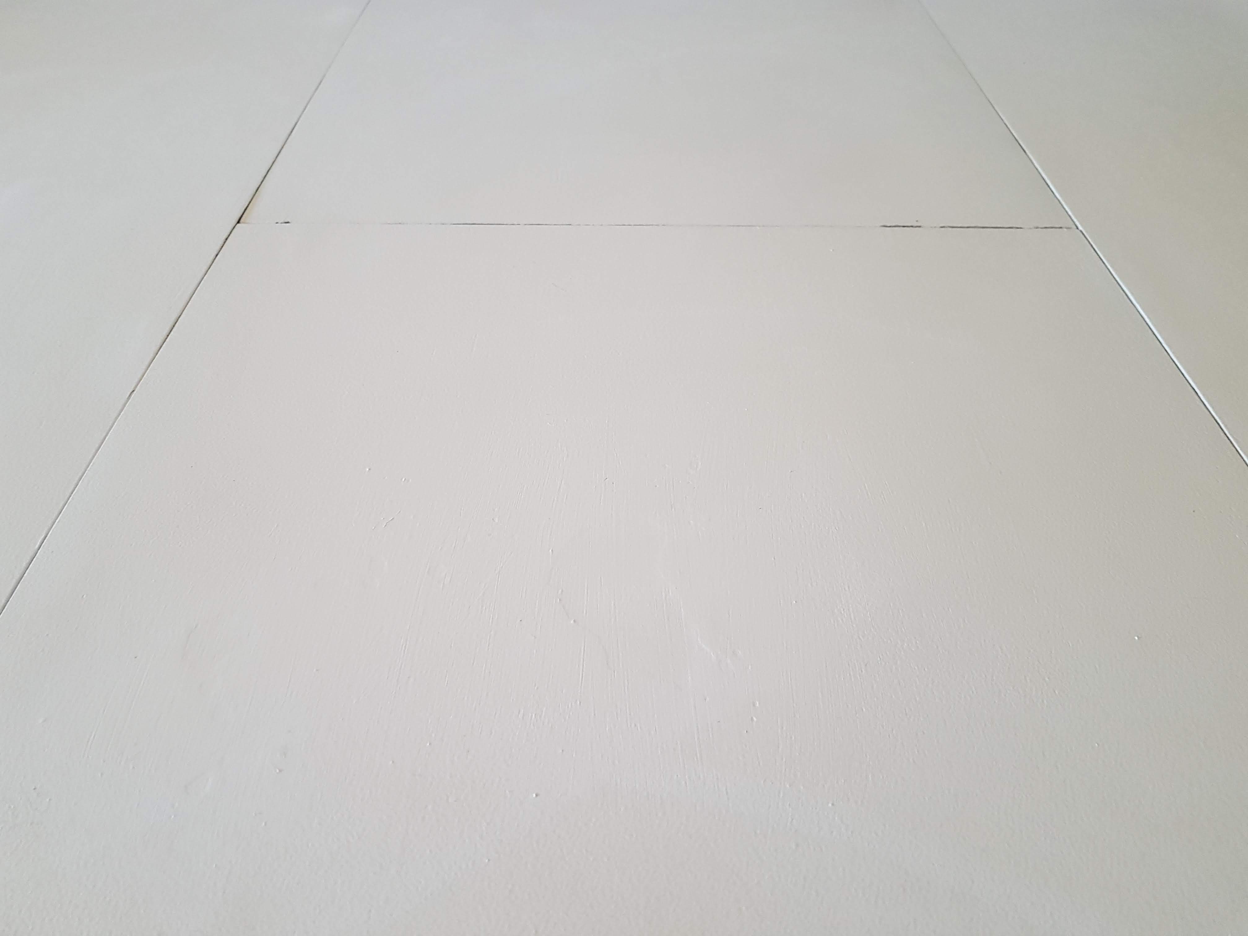 Scandinavian extendable table with butterfly extensions