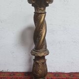 Twisted saddle column in gilded plaster