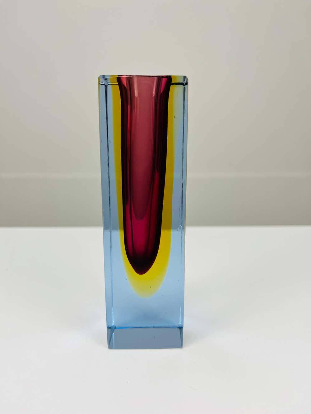 Sommerso vase in Murano glass, attributed to Flavio Poli.