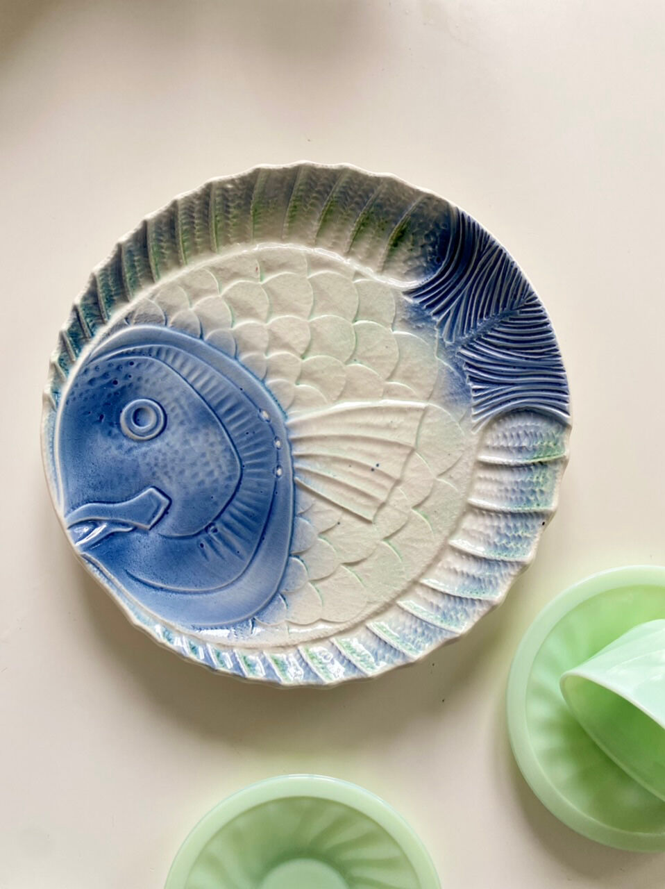 Fish-shaped dish