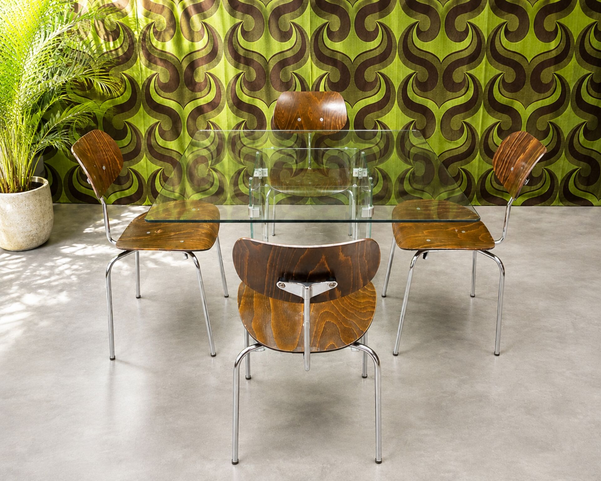 Vintage dining table – All glass – 1980s design