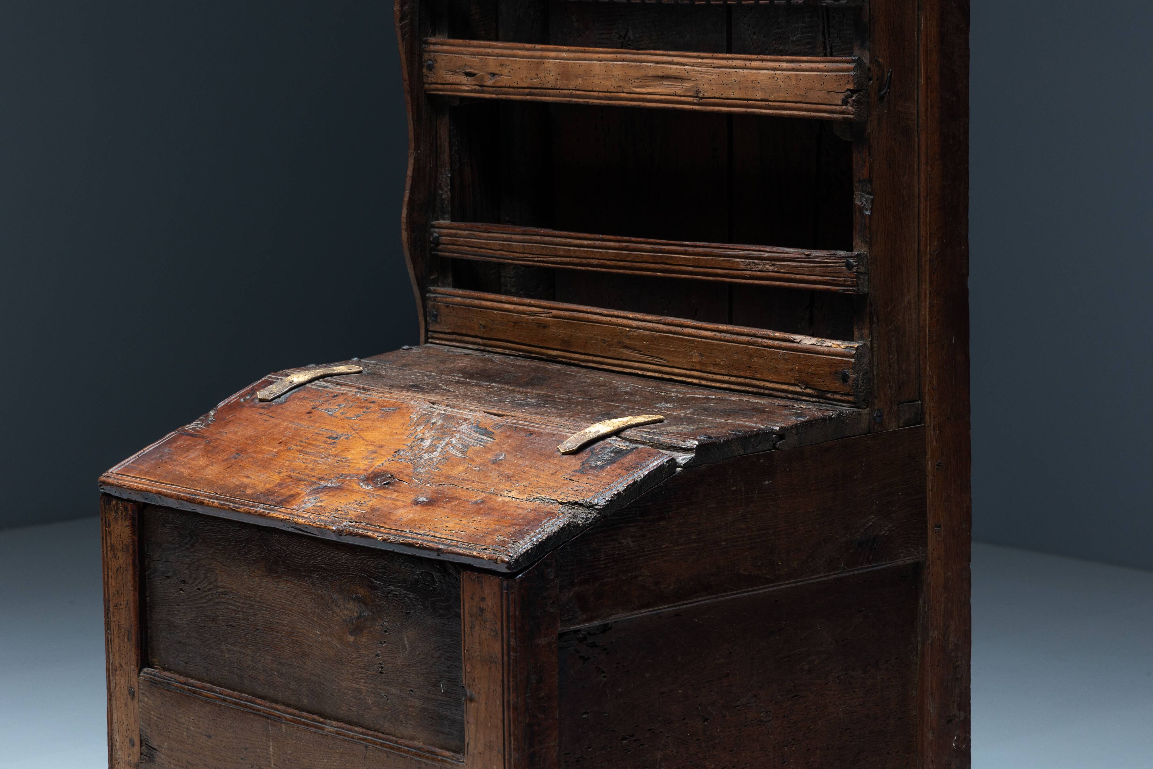 Meuble à étagères en art populaire primitif, France, XIXe siècle