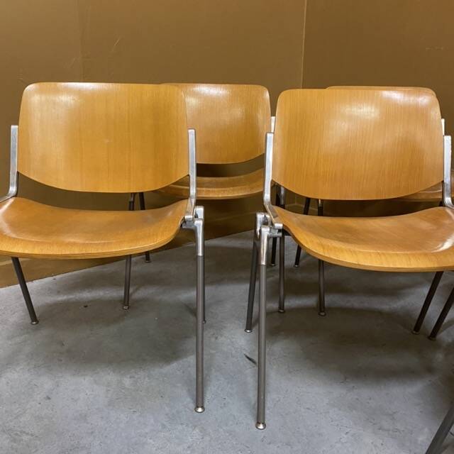 Set of 6 vintage Giancarlo Piretti chairs, model DSC 106