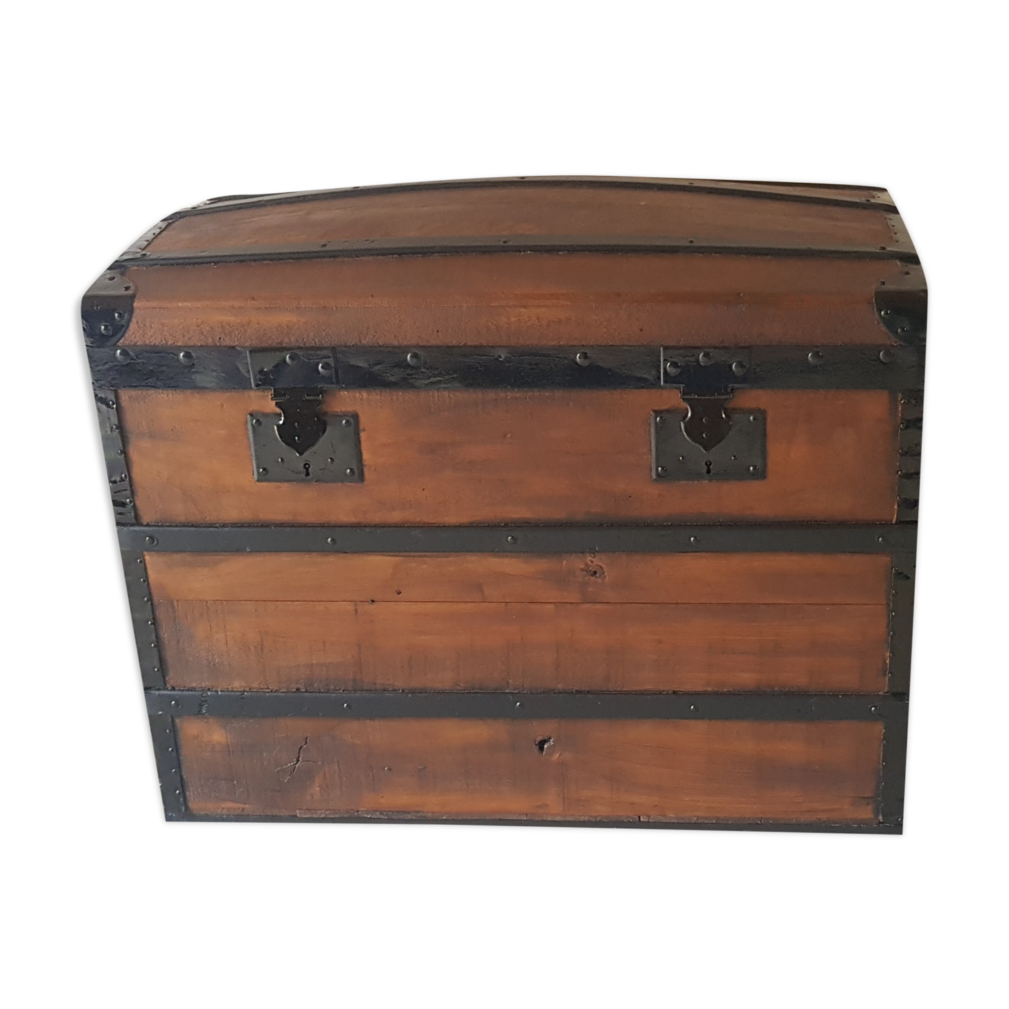 Curved travel trunk