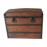 Curved travel trunk