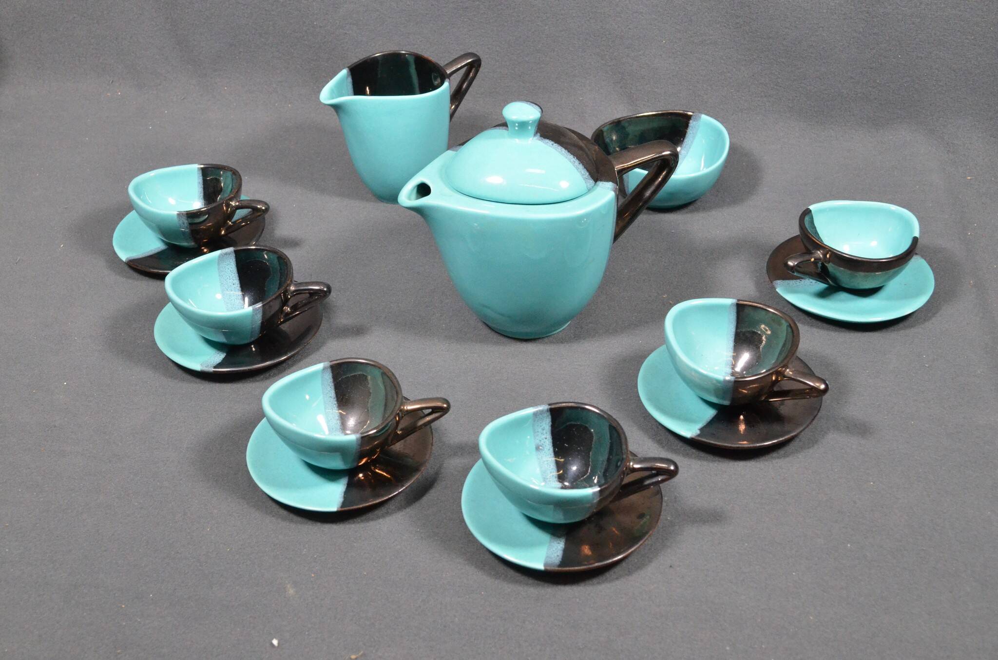 Vallauris coffee service in black and turquoise earthenware.