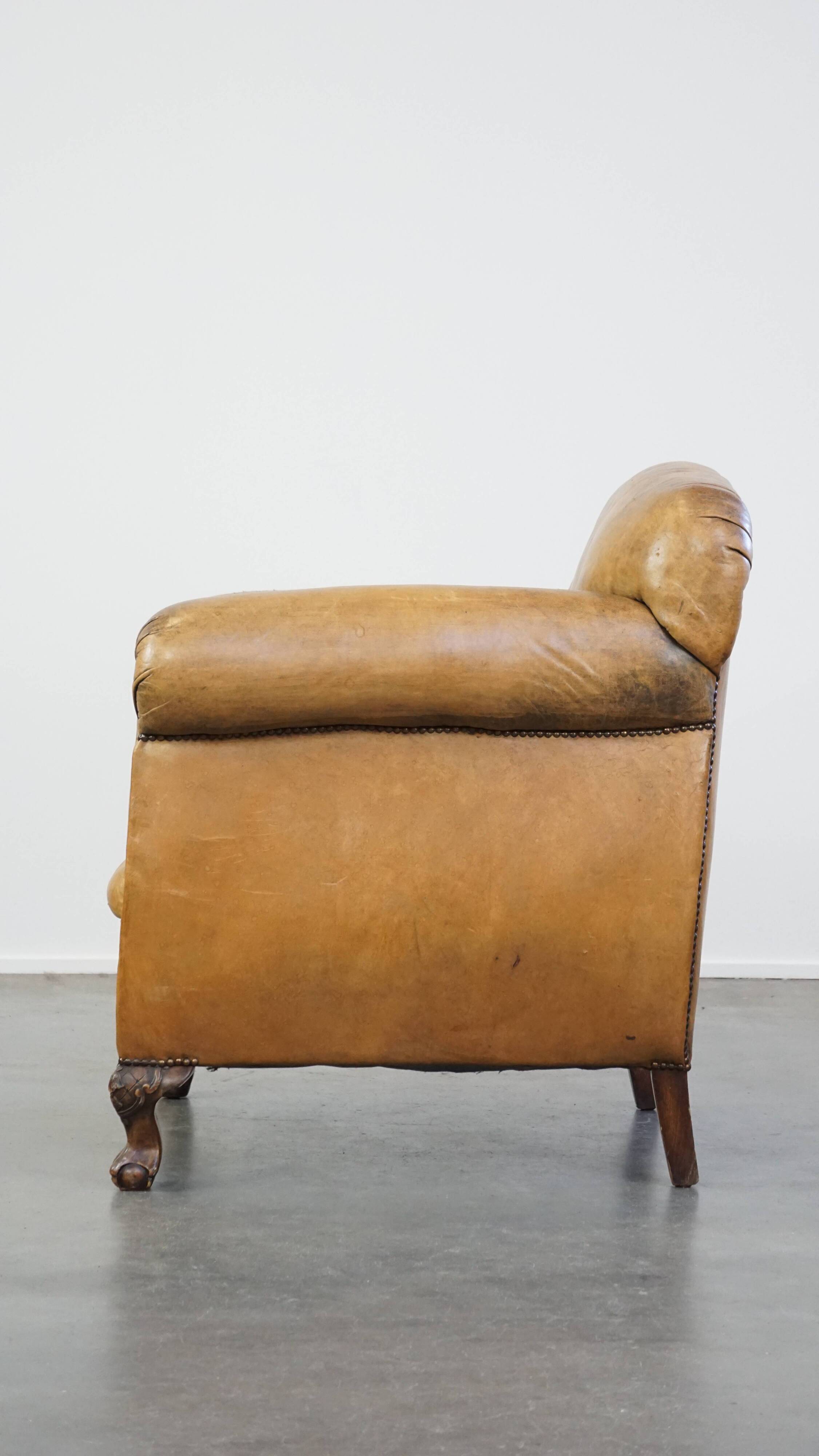 Fauteuil ancien en cuir de mouton