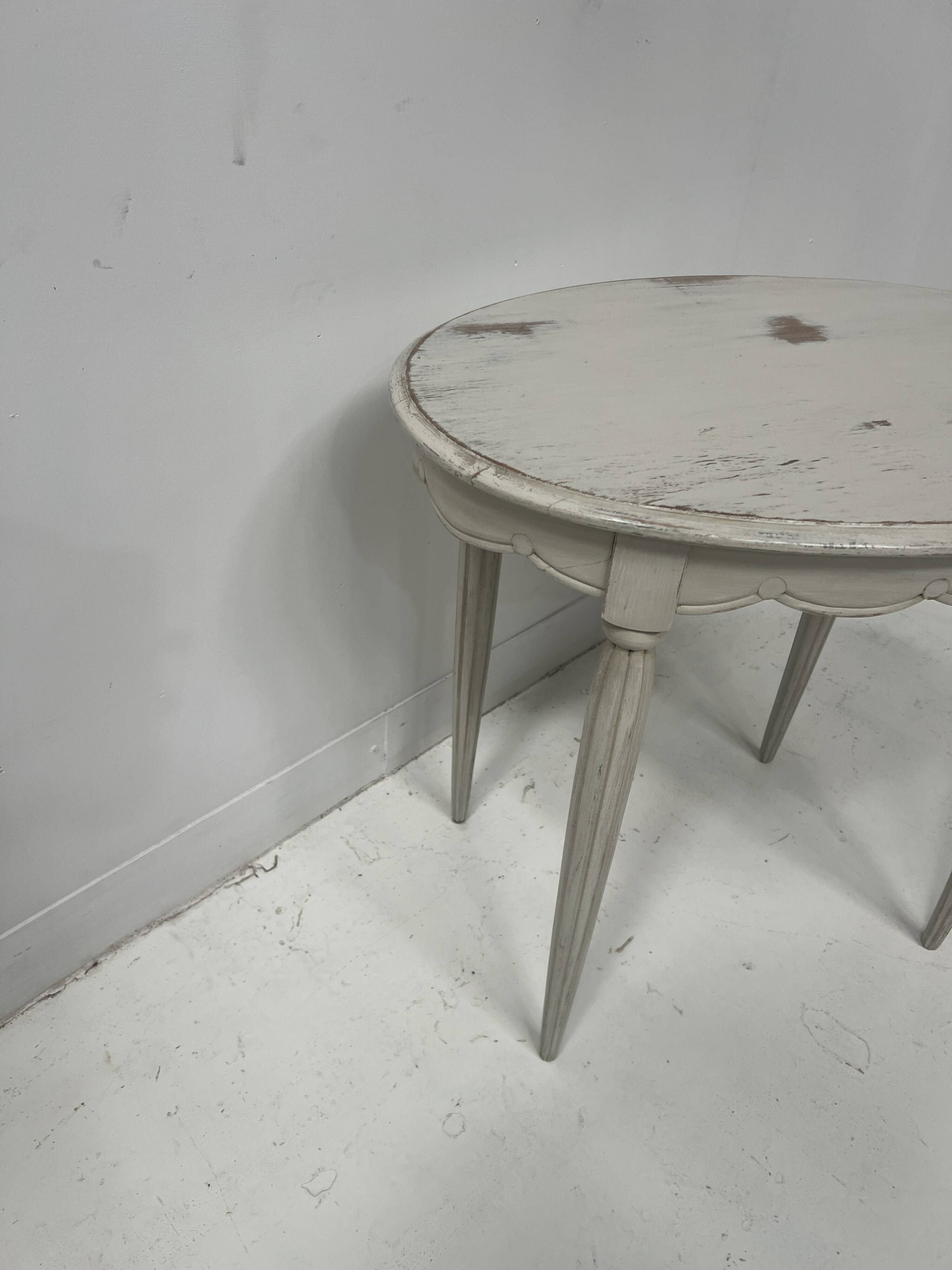 Art Deco style guéridon in patinated beech, 20th century.