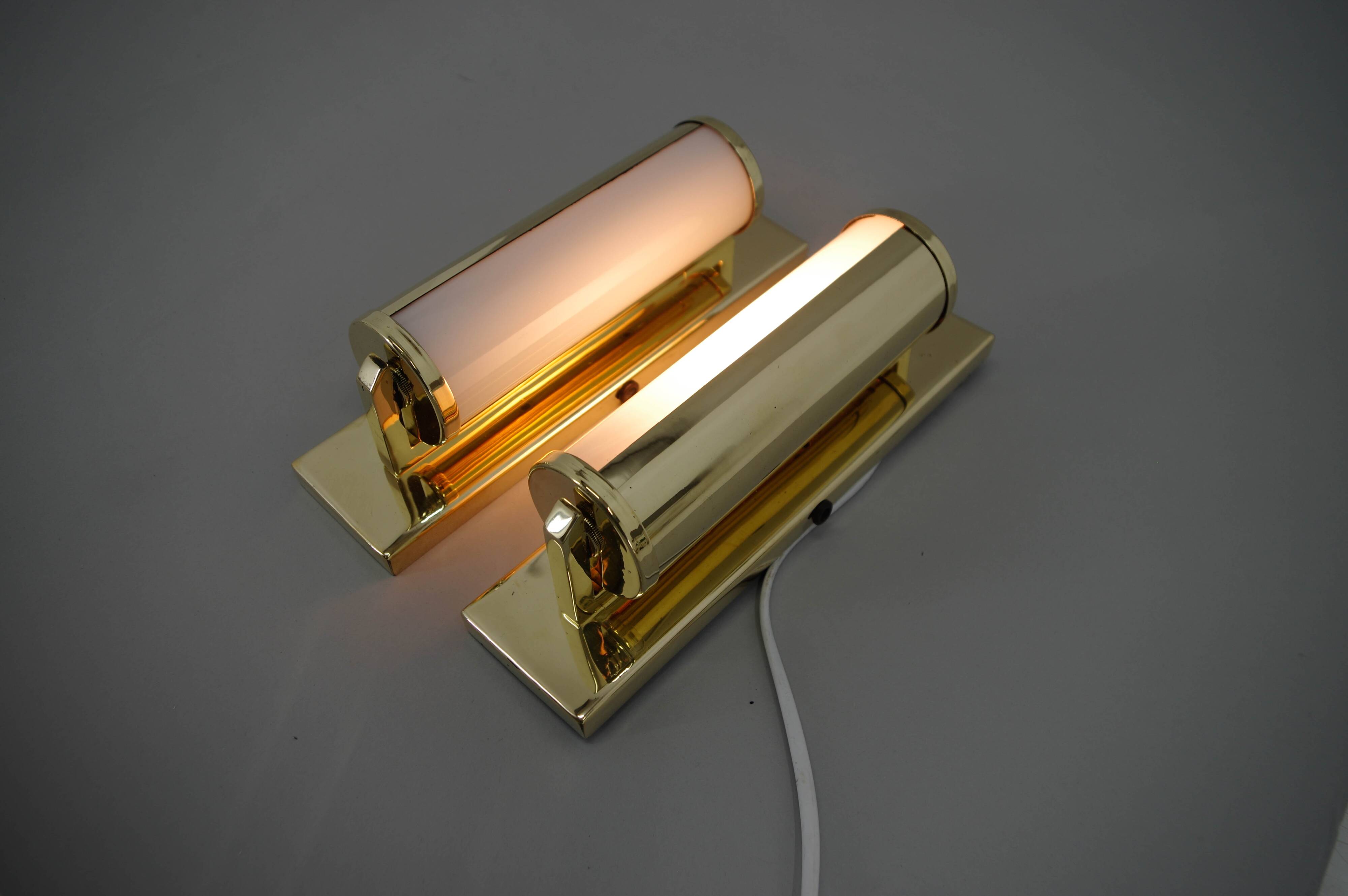 Set of Two Functionalist Brass Wall Lights, 1930s, Restored