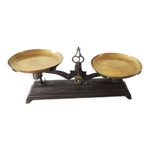 ancienne balance Roberval