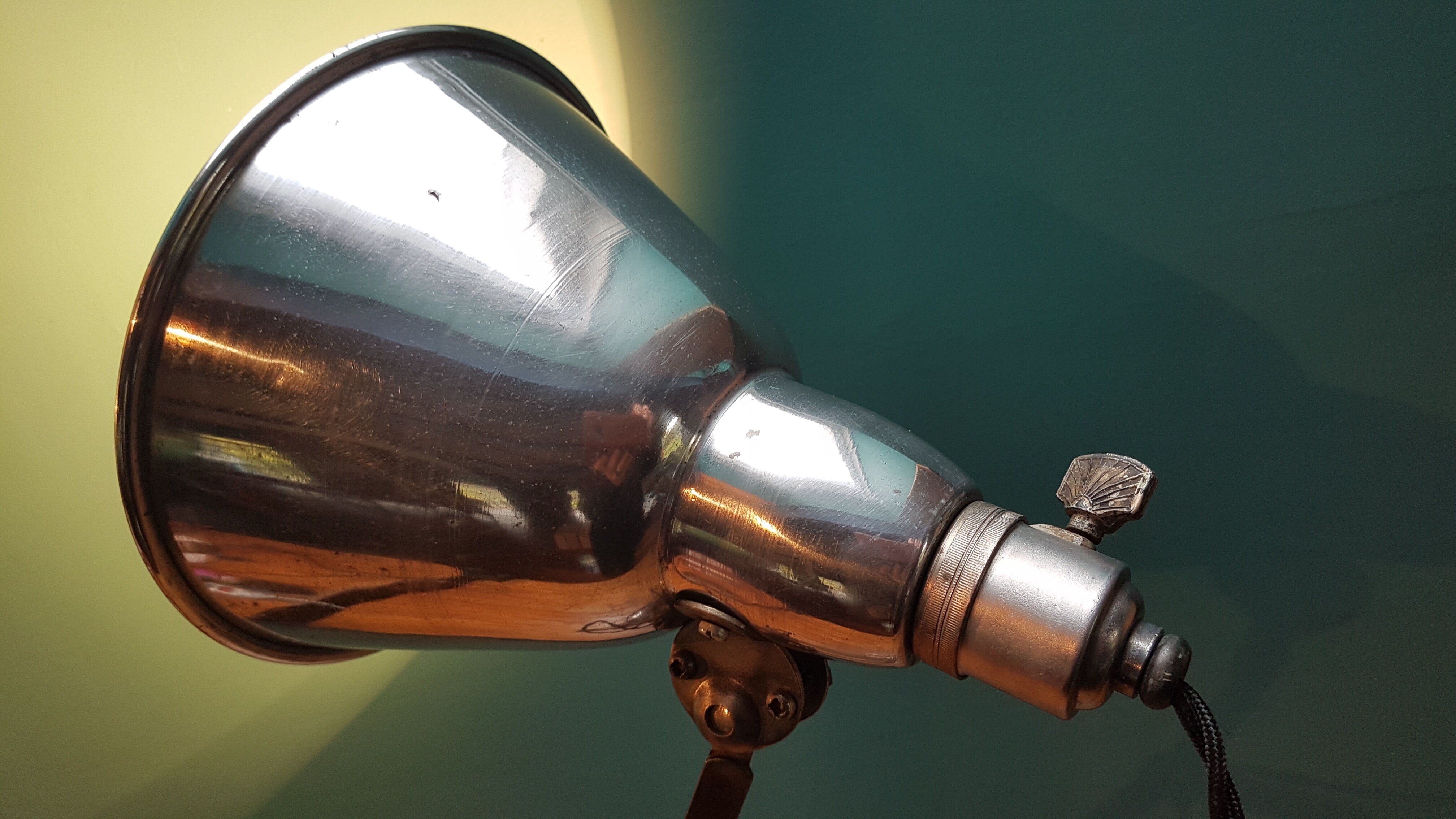 Workshop accordion mazda lamp