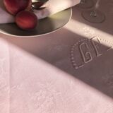 Nappe damassée ancienne en lin baby rose