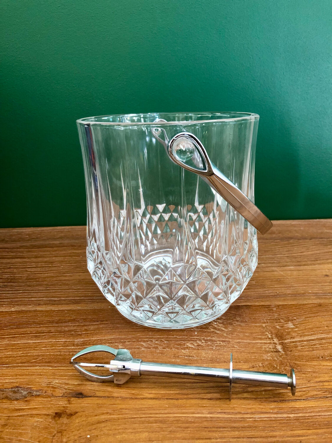 Ice bucket with tongs