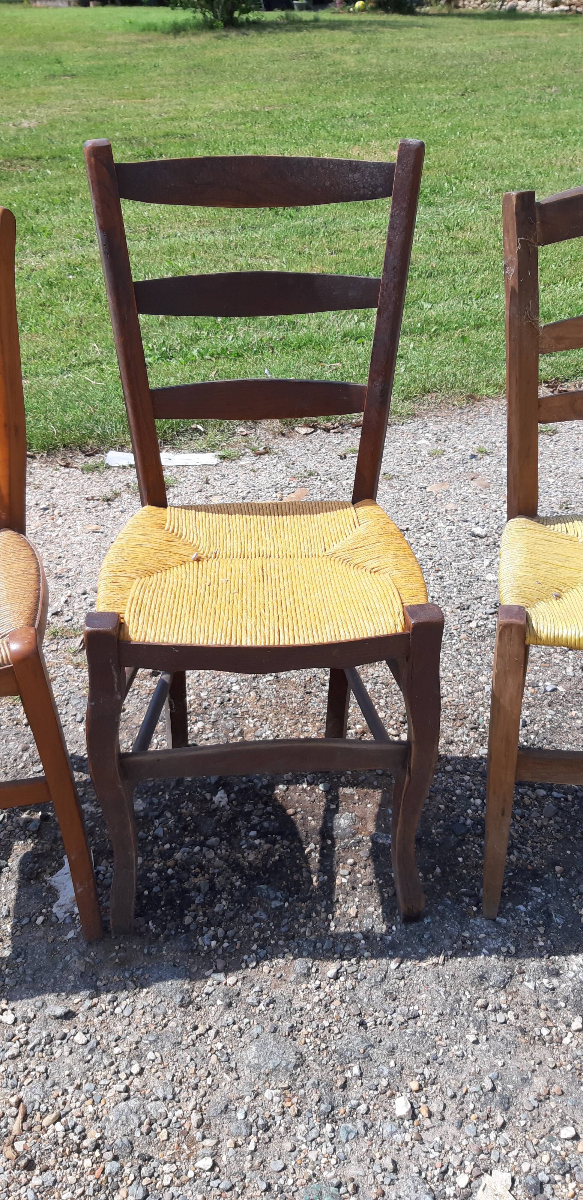 6 antique mulched chairs