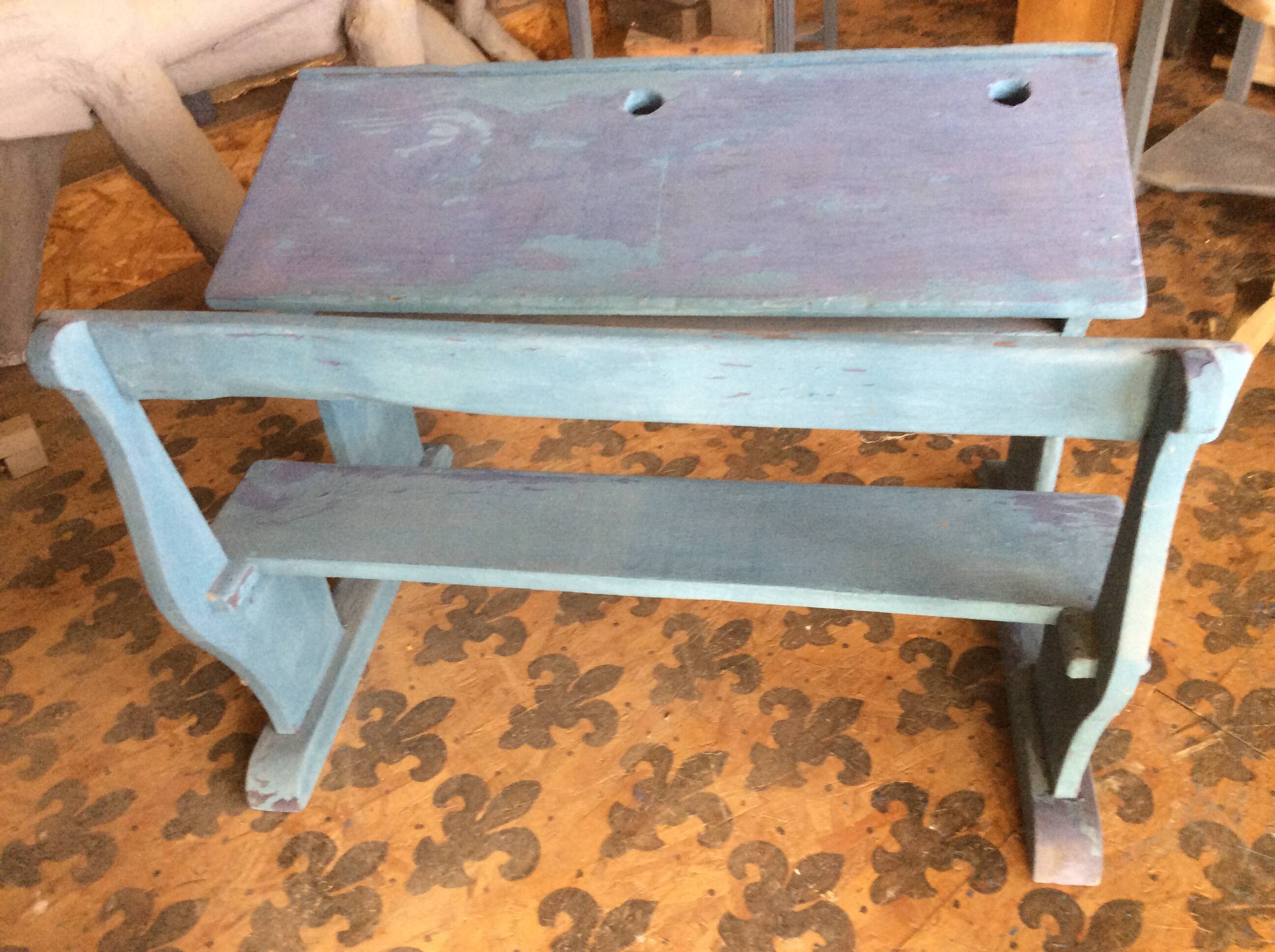 School bench early 900