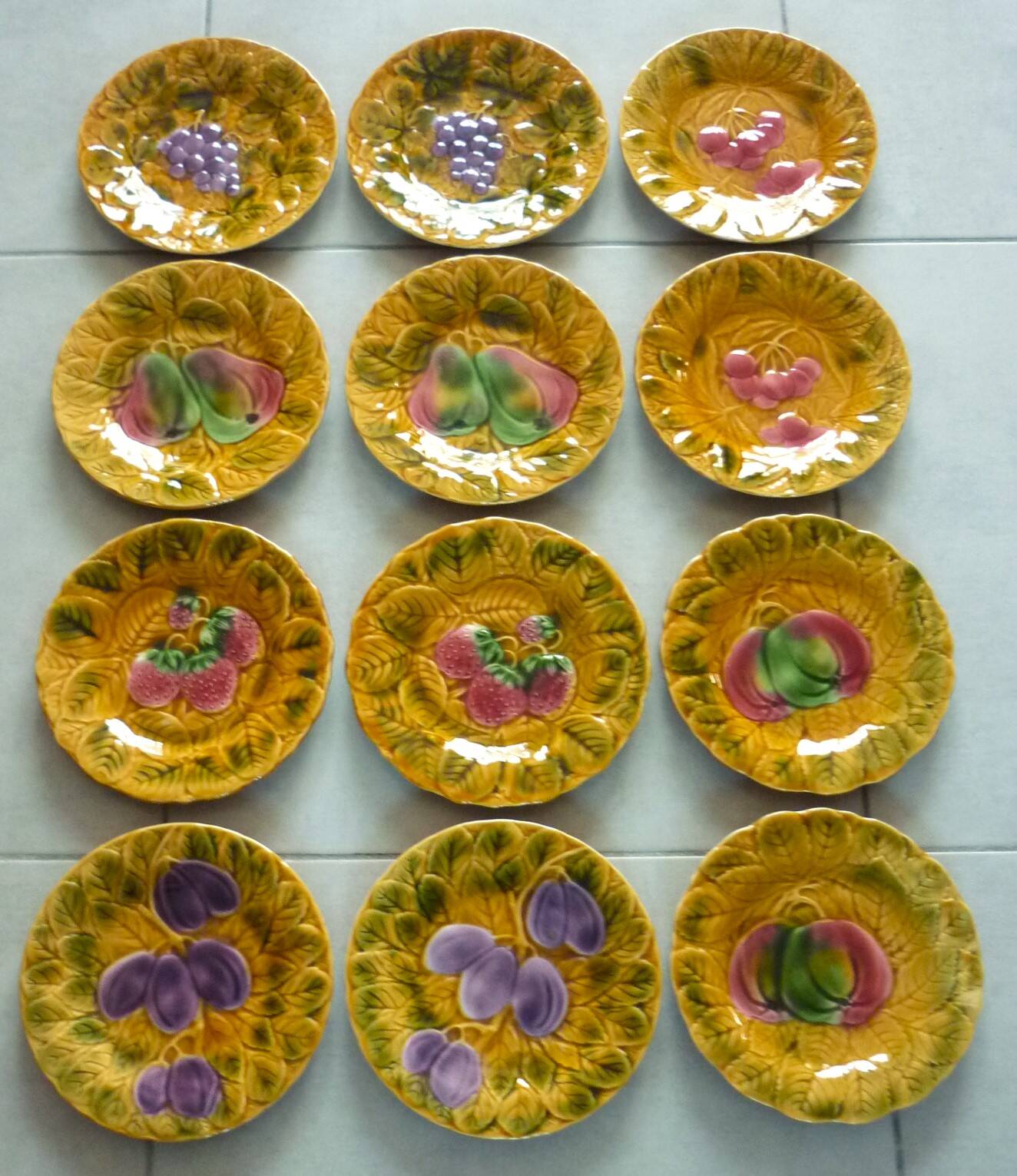 Dessert service of 12 barbotine plates, Sarreguemines, vintage