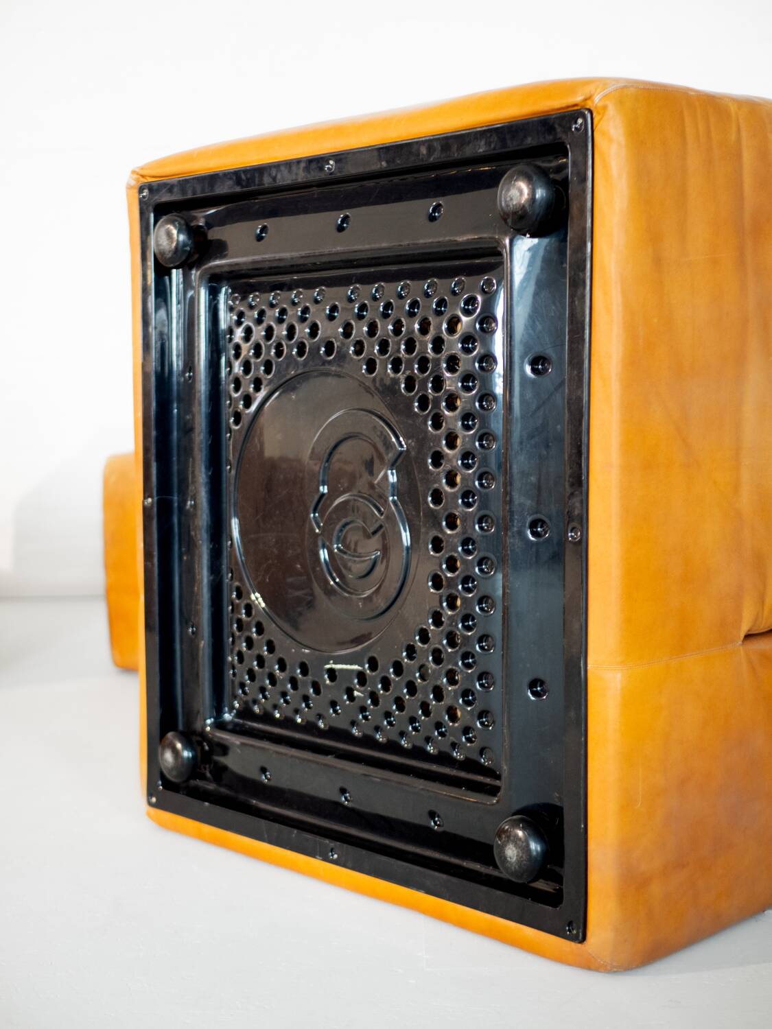 'Ipercubo 200' by Jonathan de Pas, D'Urbino, Lomazzi for Driade