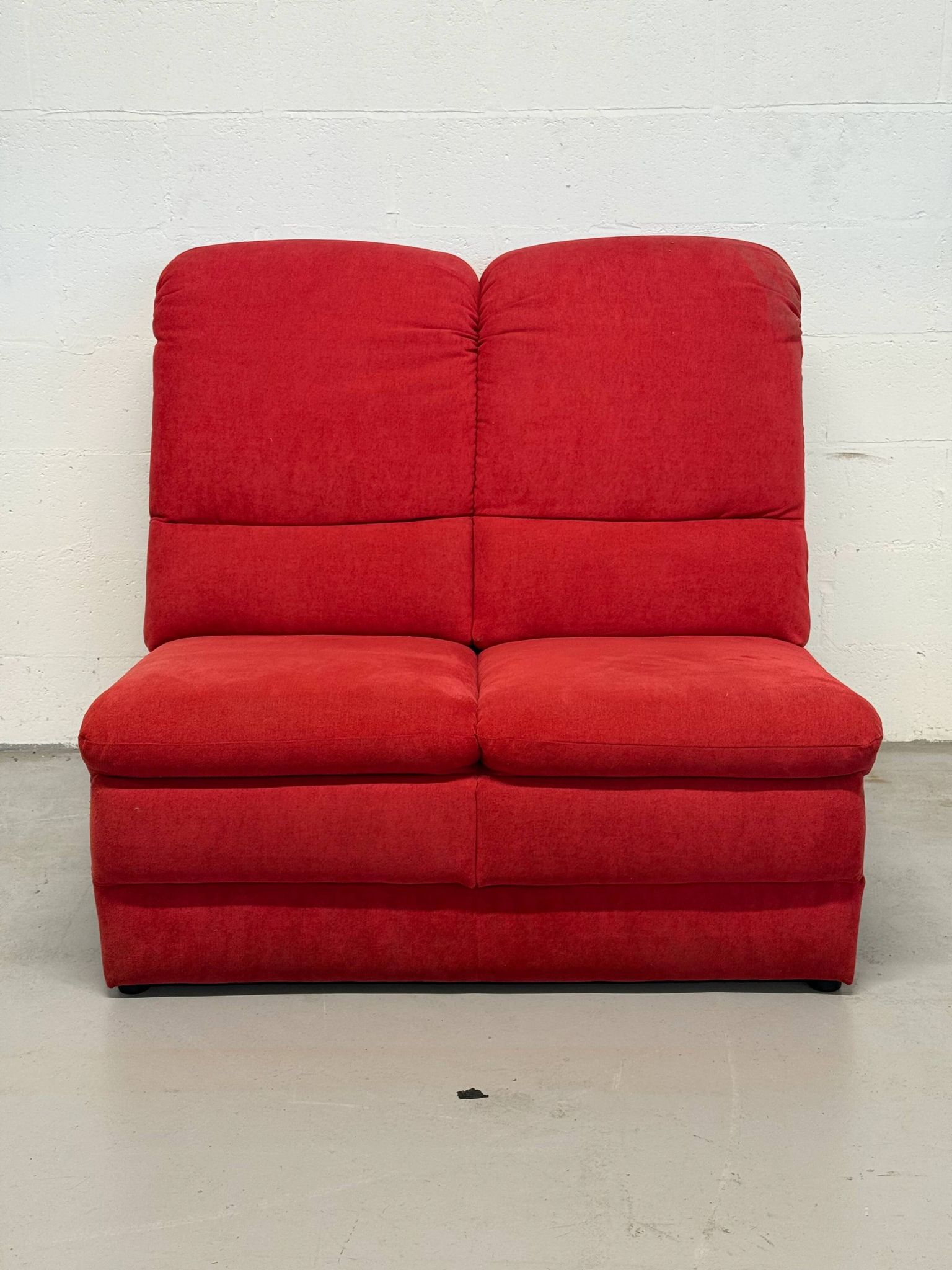 Vintage 2-seater sofa module without armrests in red fabric