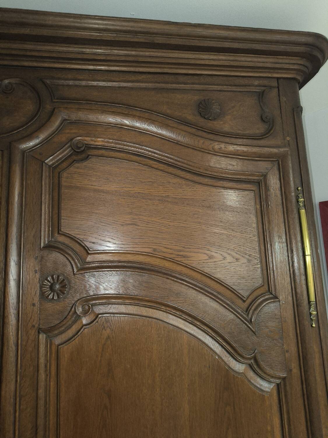 Lorraine wardrobe in solid oak from the 18th century.