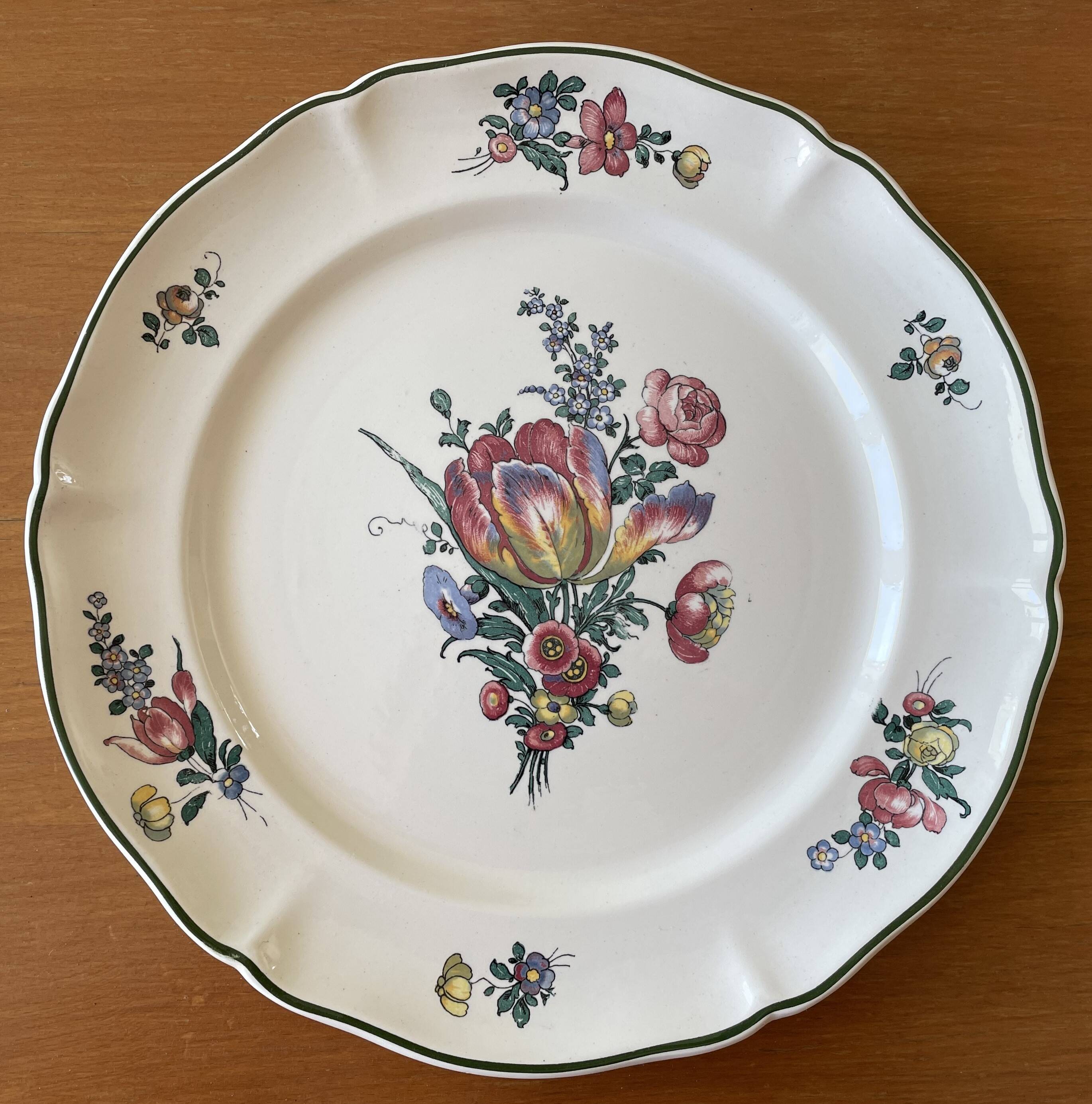 6 large antique earthenware dinner plates from Villeroy & Boch