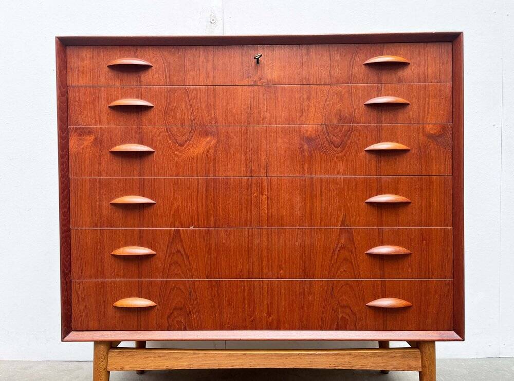 Danish commode model 314 in teak by Johannes Sorth for Nexø Møbelfabrik, 1960s.